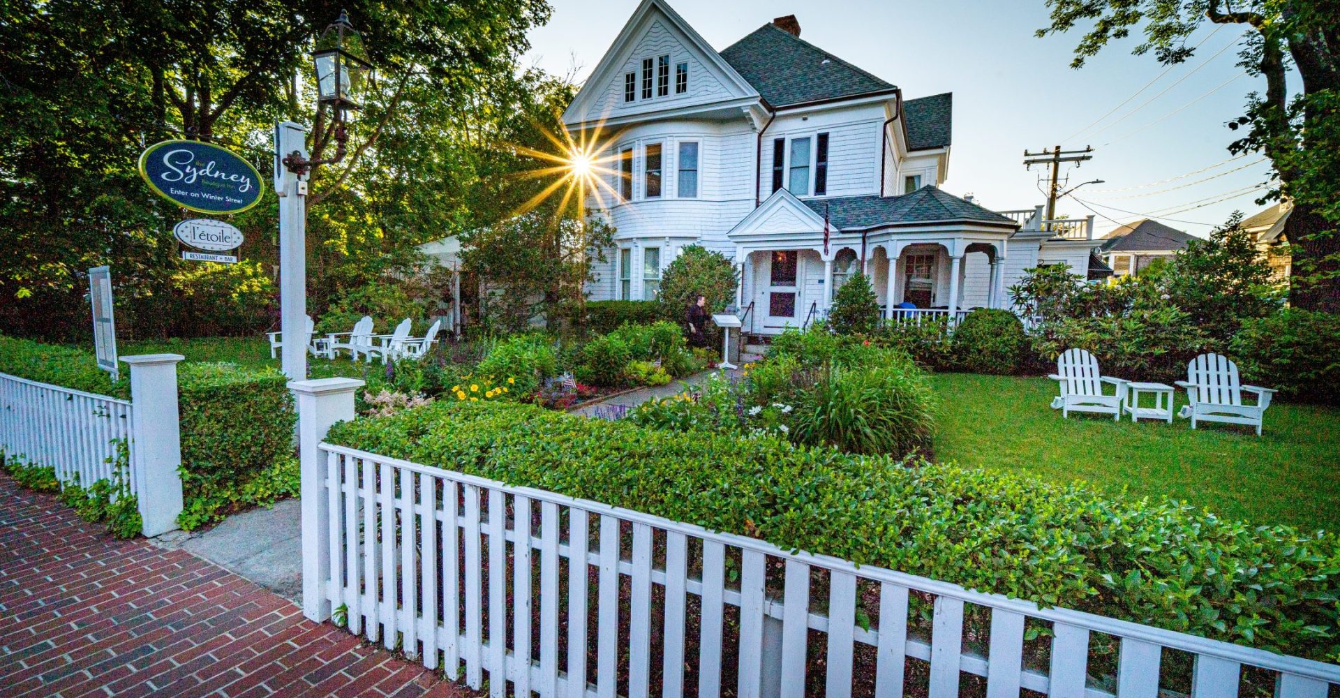 Front Yard Landscaping Trends: Something New to Try This Year