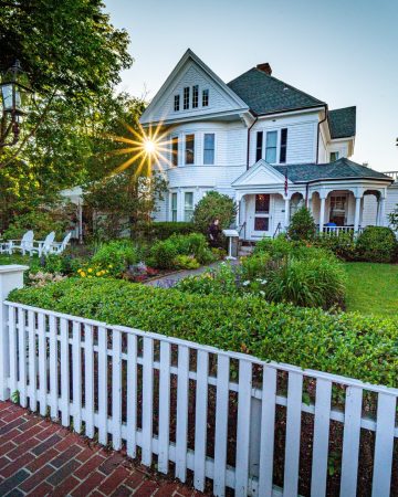 Front Yard Landscaping Trends: Something New to Try This Year